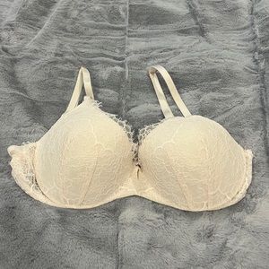 Victoria Secret Crème Lace Push Up Bra